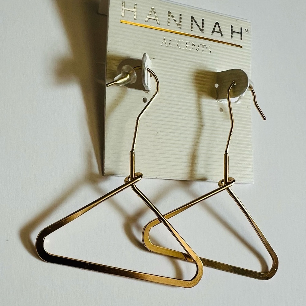 NWT Hannah Accents Gold Tone Hanger Earrings✨ - Picture 3 of 5